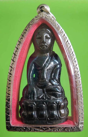 Grande amulette du Bouddha Phra Kling en alliage alchimique mekkapat.