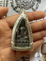 Belle amulette Thaï du Bouddha Phra Kling en métal alchimique sombre. # 338